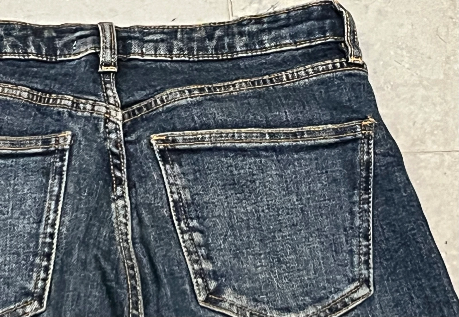 Hoge taille spijkerbroek met uitlopende pijpen – photo 20